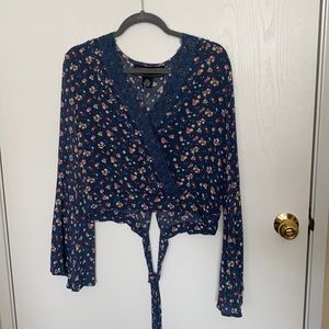 NWOT Bell sleeve tie back crop top size XL